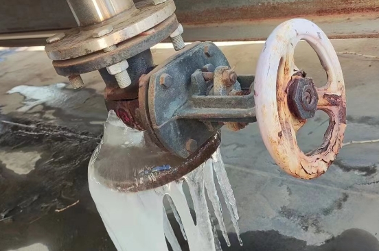 水箱放水阀门冻裂冻坏了